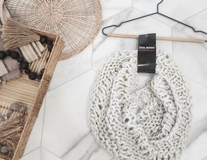 [ STEVE MADDEN] New With tags- women's  off-white, chunky knitted infinity scarf